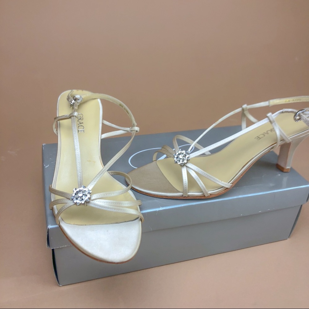 Women’s shoe in “Elena” by Grace
